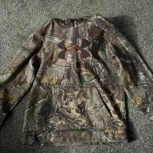 Men’s camo under armor sweatshirt